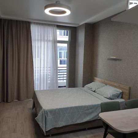 Real Palace Studio Batumi Bagian luar foto
